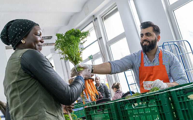 csm_2024-01-24_Lebensmittelausgabe_Tafeln_Vielfalt_373e8ae1cd